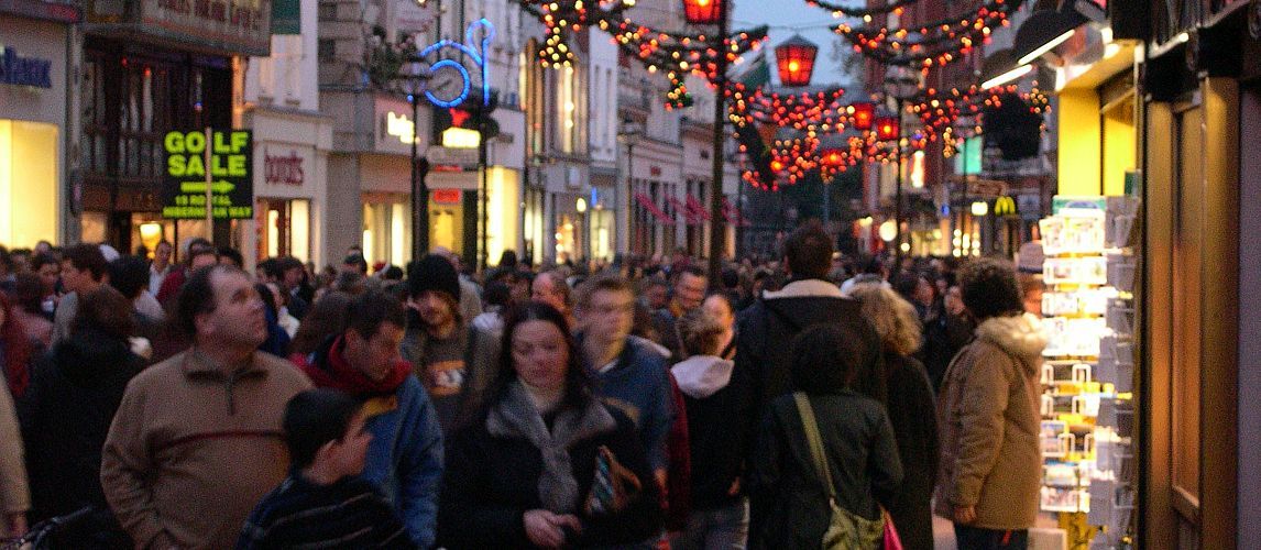 christmas-shoppers-1.jpg